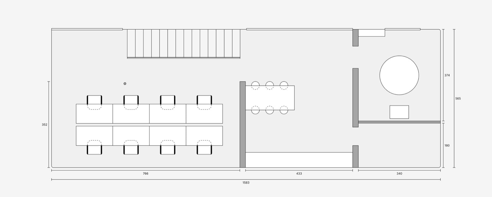 Erdgeschoss: Planung mit acht Tischen, Küche, Meeting Room